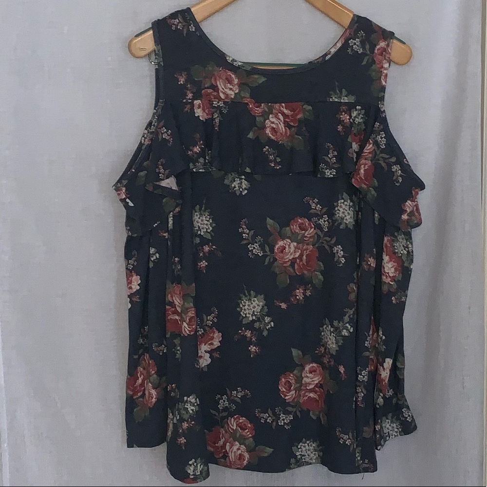 Como Blu cold shoulder long sleeves top size 1X